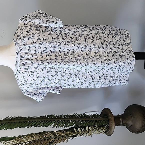 Adrianna Papell White Blouse with Blue Floral Print and Flutter Sleeves - Picture 2 of 12